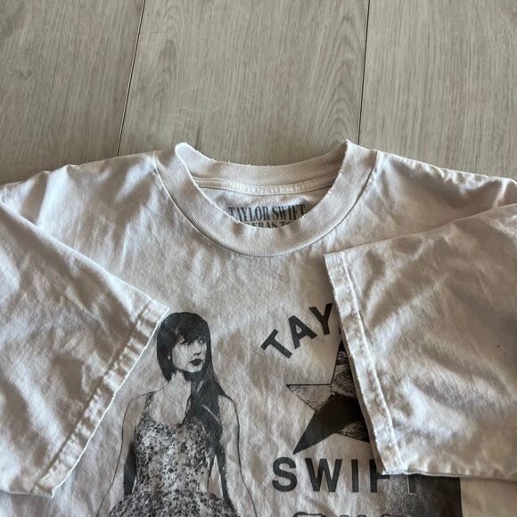 Taylor Swift The Eras Tour T-Shirt L Photo Official Merch Speak Now Enchanted - Picture 7 of 7